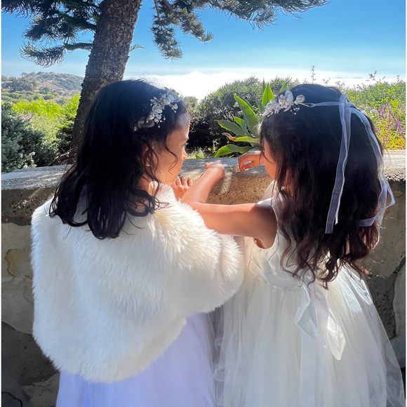 Gymboree Girls’ White Faux Fur Jacket Size 4-5 - Picture 2 of 9